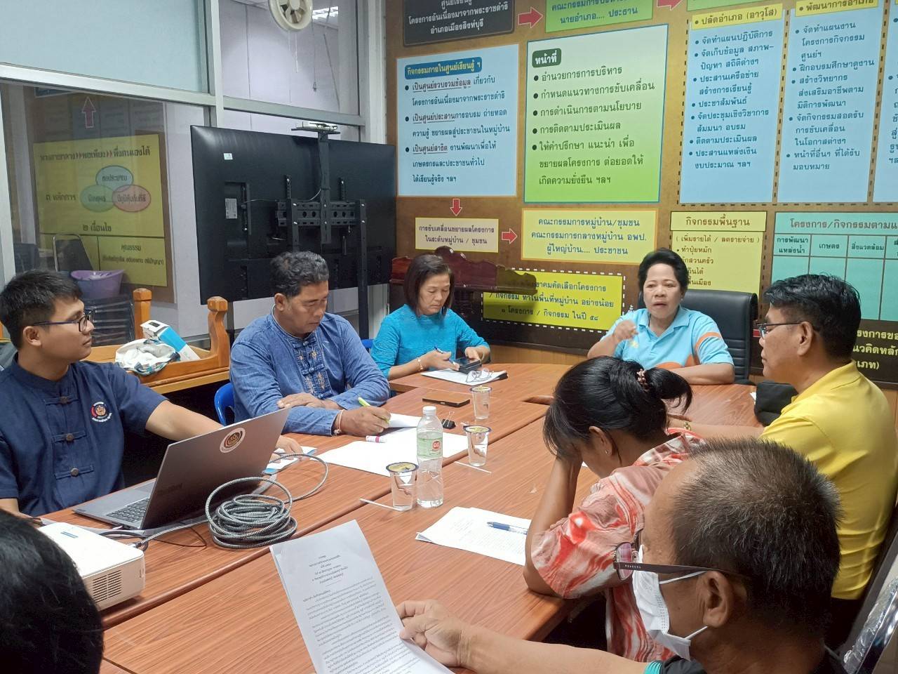 พช.อำเภอเมืองสิงห์บุรี ร่วมประชุมขับเคลื่อนงานร่วมกับคณะกรรมการกองทุนแม่ของแผ่นดิน ระดับอำเภอ