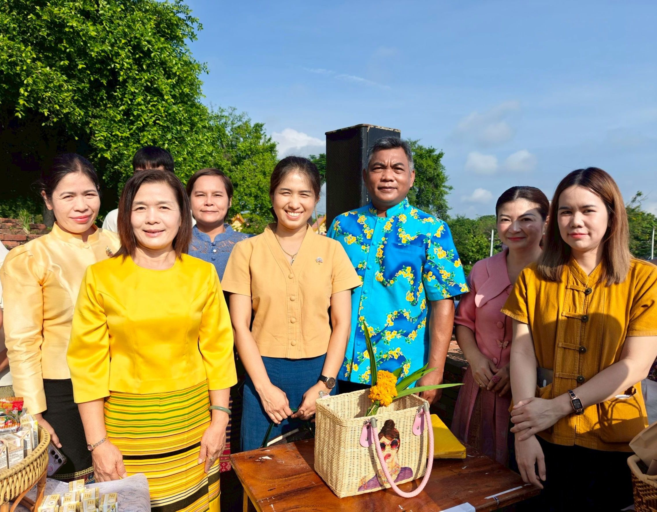 พช.เมืองสิงห์บุรี ร่วมพิธีทำบุญเมืองสิงห์บุรี ตักบาตรพระภิกษุสงฆ์ จำนวน 129 รูป ในงานวันสถาปนาจังหวัดสิงห์บุรี ส่งเสริมการท่องเที่ยวเชิงประวัติศาสตร์วิถีชีวิตเนื่องในโอกาสครบรอบ 129 ปี เมืองสิงห์บุรี